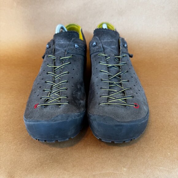 Men's Athletic Shoes in Black and Yellow - Picture 4 of 6